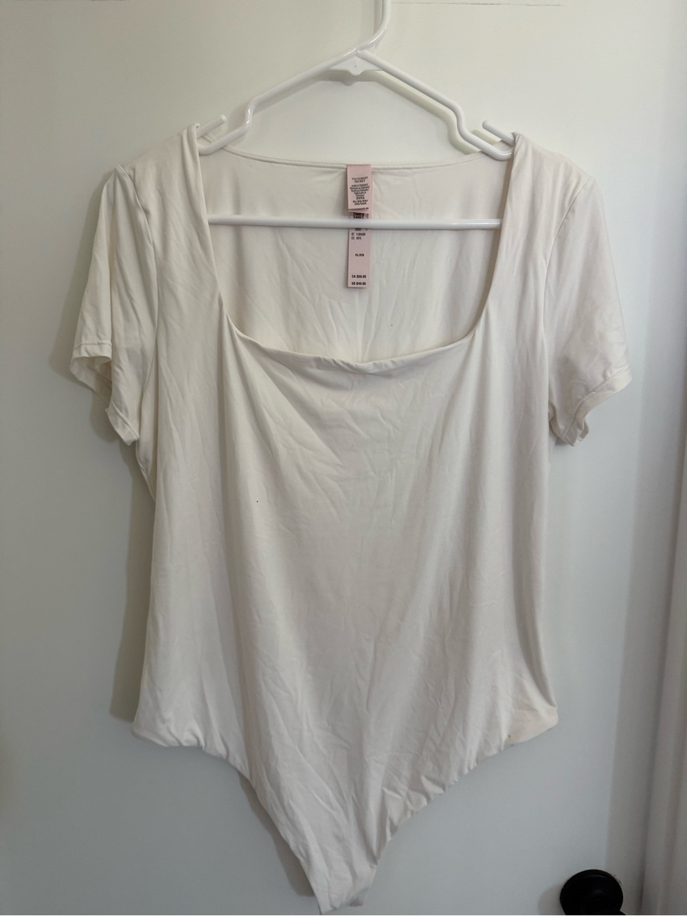 VS Feathersoft Scoop Neck Short Sleeve Bodysuit in Soft Cream - Picture 4 of 4